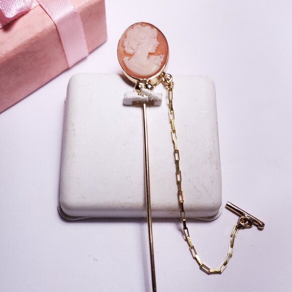 Vintage Bezel Cameo stick Pin and open box chain side safety 14Kt YG Italy#22232